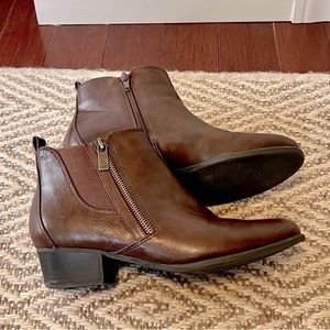 EUC Unisa Women’s Size 8M Ankle Boots